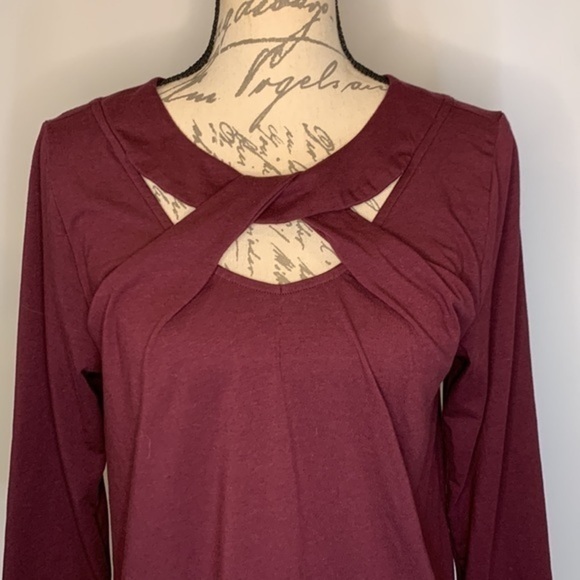Soft Surroundings Cerulean crossover keyhole stretch top burgundy M - Picture 2 of 8